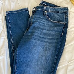 Medium to dark blue skinny jeans.  Great condition!
